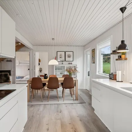 Beautiful And Well-maintained Two-level With Several Terraces And Lovely Sea Views Close To The Beach, Forest And The Charming Harbour Vakantiehuis Ebeltoft