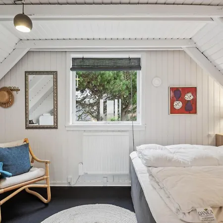 Beautiful And Well-maintained Two-level With Several Terraces And Lovely Sea Views Close To The Beach, Forest And The Charming Harbour Vakantiehuis