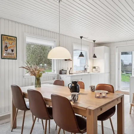 Vakantiehuis Beautiful And Well-maintained Two-level With Several Terraces And Lovely Sea Views Close To The Beach, Forest And The Charming Harbour *