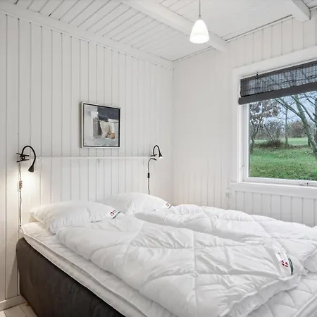 Beautiful And Well-maintained Two-level With Several Terraces And Lovely Sea Views Close To The Beach, Forest And The Charming Harbour *