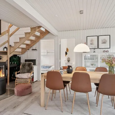 Beautiful And Well-maintained Two-level With Several Terraces And Lovely Sea Views Close To The Beach, Forest And The Charming Harbour Vakantiehuis Ebeltoft