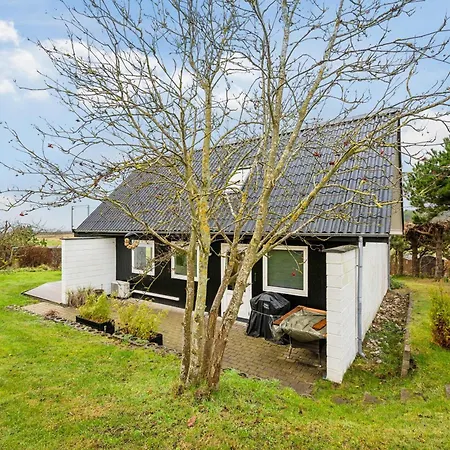 Vakantiehuis Beautiful And Well-maintained Two-level With Several Terraces And Lovely Sea Views Close To The Beach, Forest And The Charming Harbour Ebeltoft