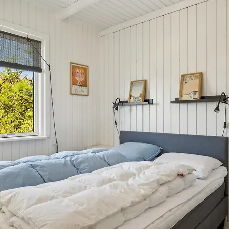 Beautiful And Well-maintained Two-level With Several Terraces And Lovely Sea Views Close To The Beach, Forest And The Charming Harbour Vakantiehuis *