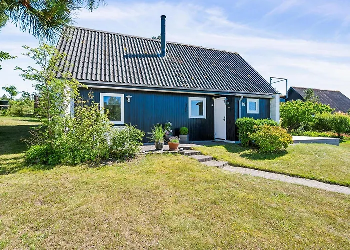 Beautiful And Well-maintained Two-level With Several Terraces And Lovely Sea Views Close To The Beach, Forest And The Charming Harbour Сasa de vacaciones